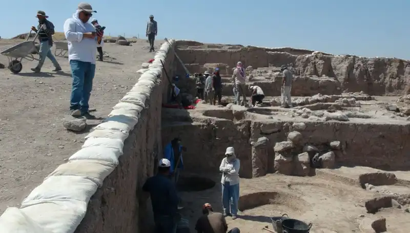 Kilis'teki Oylum Höyük'te Sıcak Havalara Rağmen Kazı Çalışmaları Durmaksızın Devam Ediyor