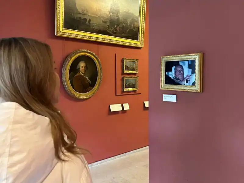 Eski Prens Andrew'un Polis Arabasındaki Fotoğrafı Louvre'da Sergileniyor!