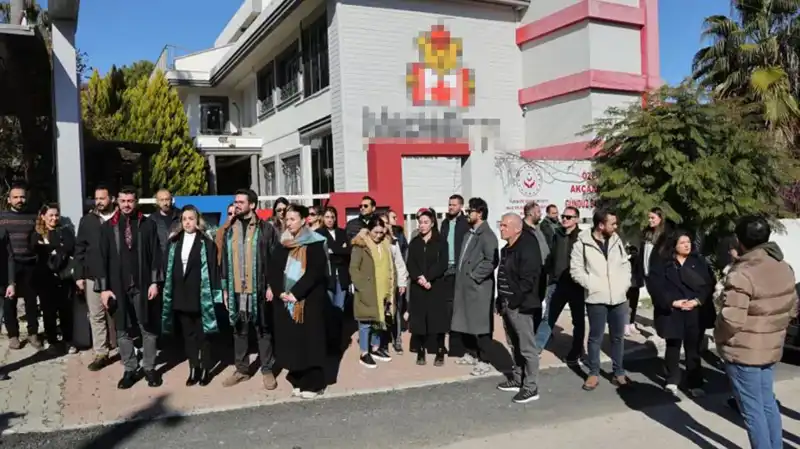 Öğrenciler Karne Günü'nde Duygusal Anlarla Karşılaştı: Velilerin Şaşkınlığı