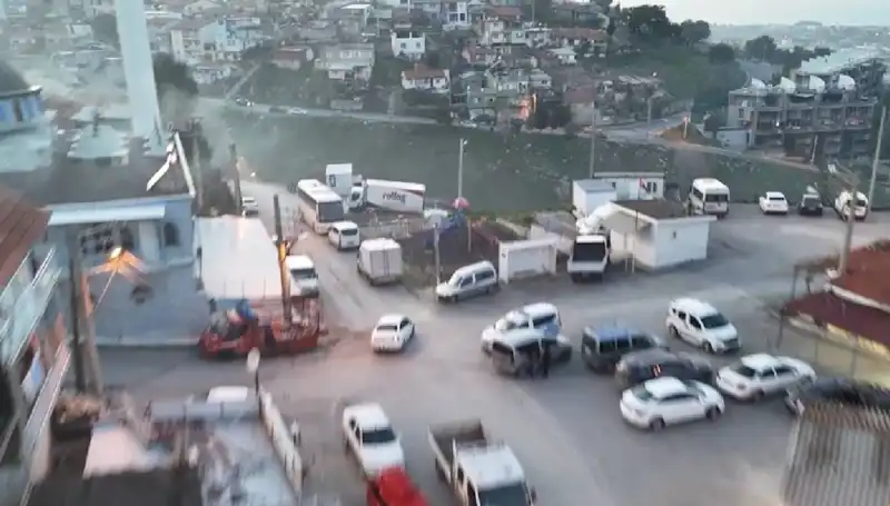 İzmir'de Kapsamlı Operasyon: 99 Operasyon ve 133 Gözaltı Gerçekleşti