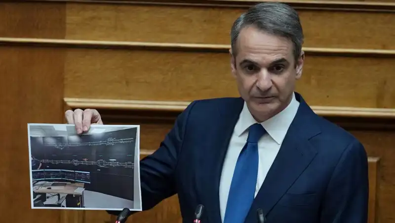 Yunanistan'da Yeni Dönem Başladı: Miçotakis Yönetimi Protestolarla Sarsıldı