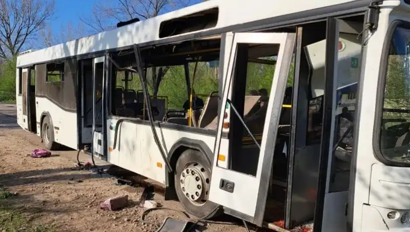 Rusya'nın Saldırısında İşçileri Taşıyan Otobüs Hedef Alındı: 9 Ölü, Çok Sayıda Yaralı
