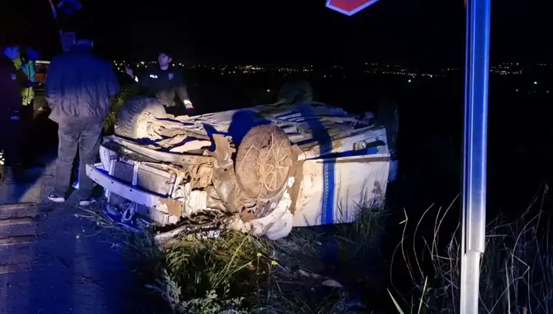 Otomobil Şarampole Devrildi: Korkunç Kaza 1 Hayat Aldı, 3 Kişi Yaralı