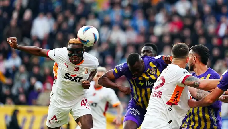 Galatasaray'ın Yıldızı: "Adam Oynamıyor, Adeta Resital Yapıyor!"