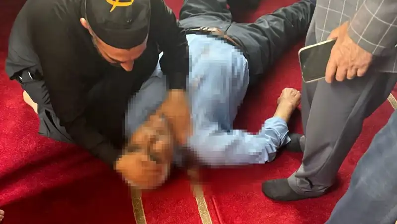 Camide Namaz Kılarken Bıçaklanan Kişi Hayatını Kaybetti: Olayın Ayrıntıları