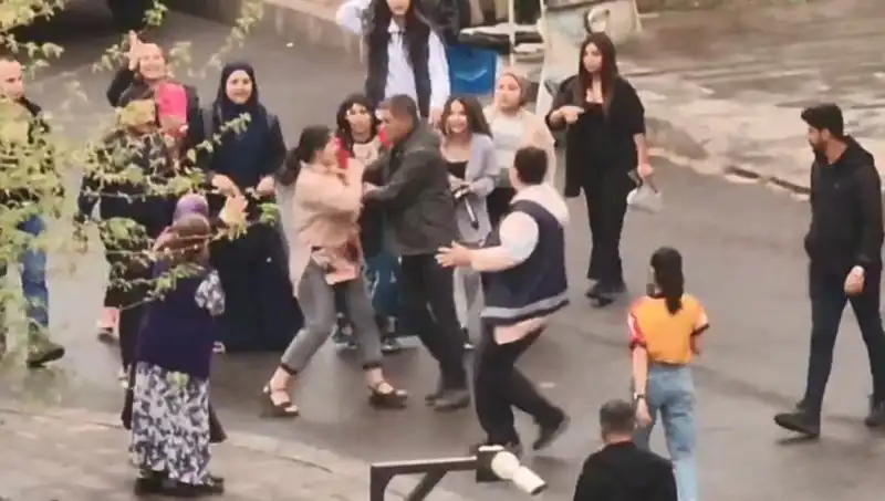 Adliye Önünde Tekmeli ve Yumruklu Kavga: Olayın Şok Detayları