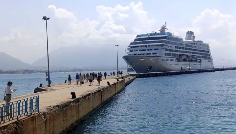 Alanya Portu'na Gelen ABD'li Turistler Şehrin Enerjisini Değiştirdi!