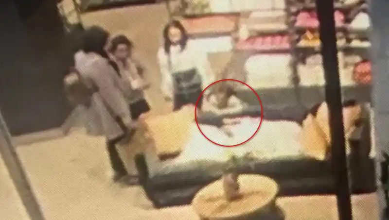 AVM'de Faciaya Neden Olan Köpek Saldırısı: 3 Yaşındaki Çocuk Hastaneye Kaldırıldı