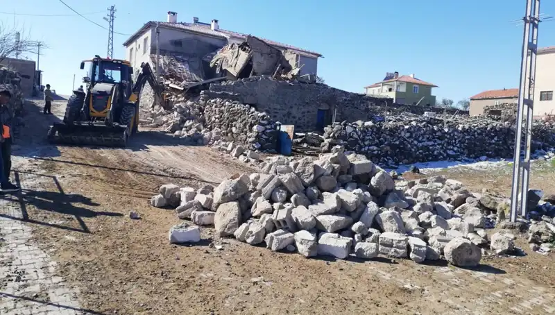 Kayseri'de Ahır Çökmesi: 35 Hayvan Telef Oldu, Köylüler Şokta!