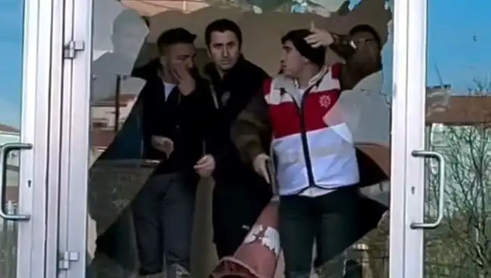 Futbol Maçında Gergin Anlar: Taraftarlar Arasında Çıkan Kavga Endişe Yarattı