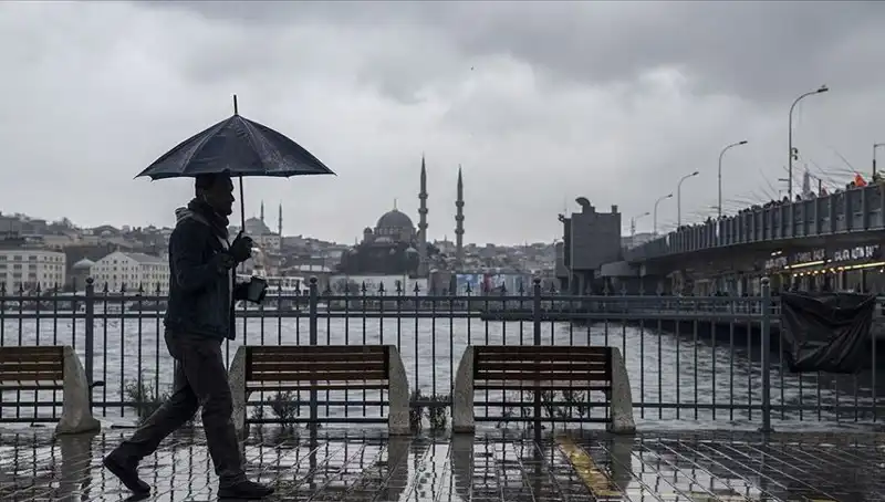 İstanbul'da Bahar Havası Yerini Kışa Bırakıyor: Yağmur ve Kar Uyarısı